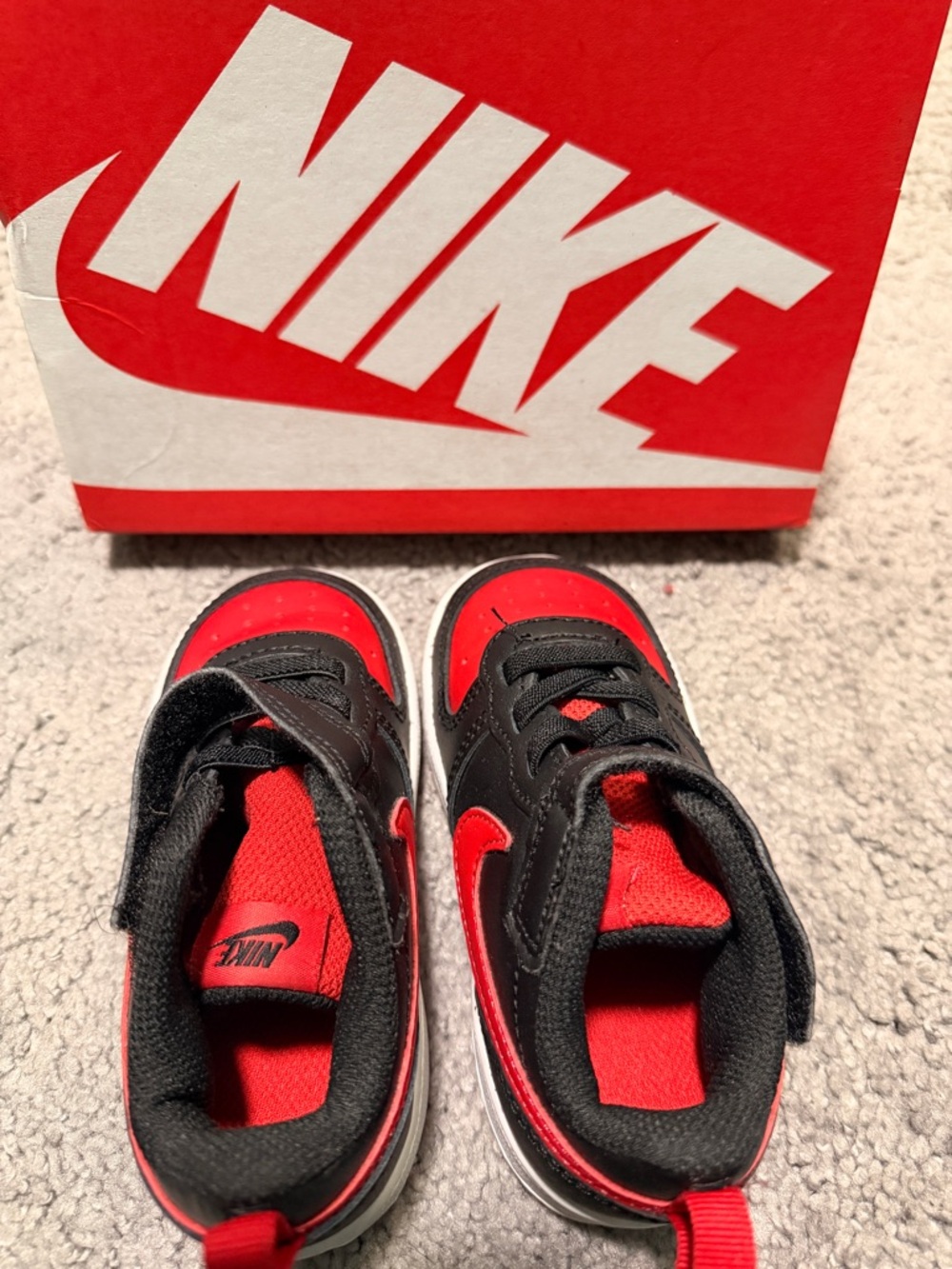 Nike Kids Black and Red Low-Top Sneakers with Hook-and-Loop Strap